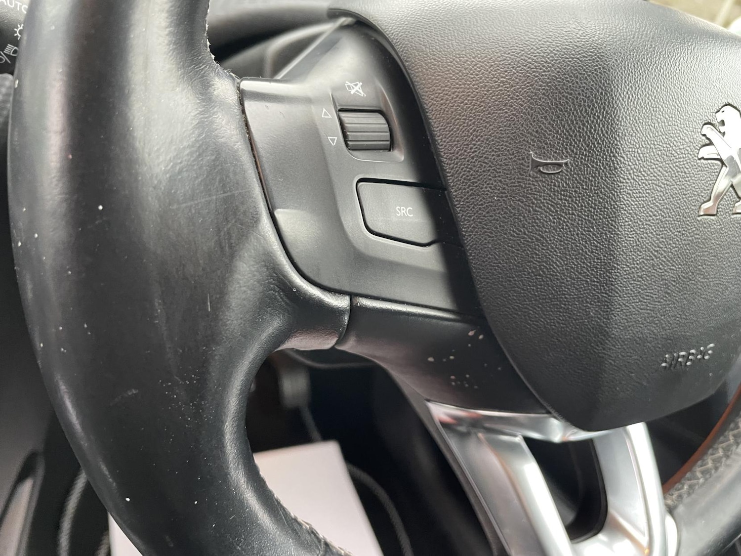 Used Peugeot 2008 2017 for sale - 77613771: Photo 27