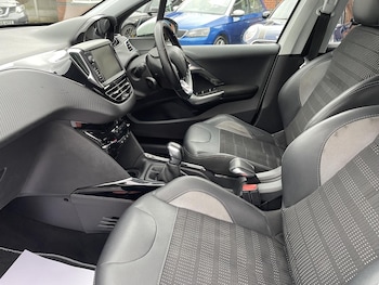 Used Peugeot 2008 2017 for sale - 77613771: Photo