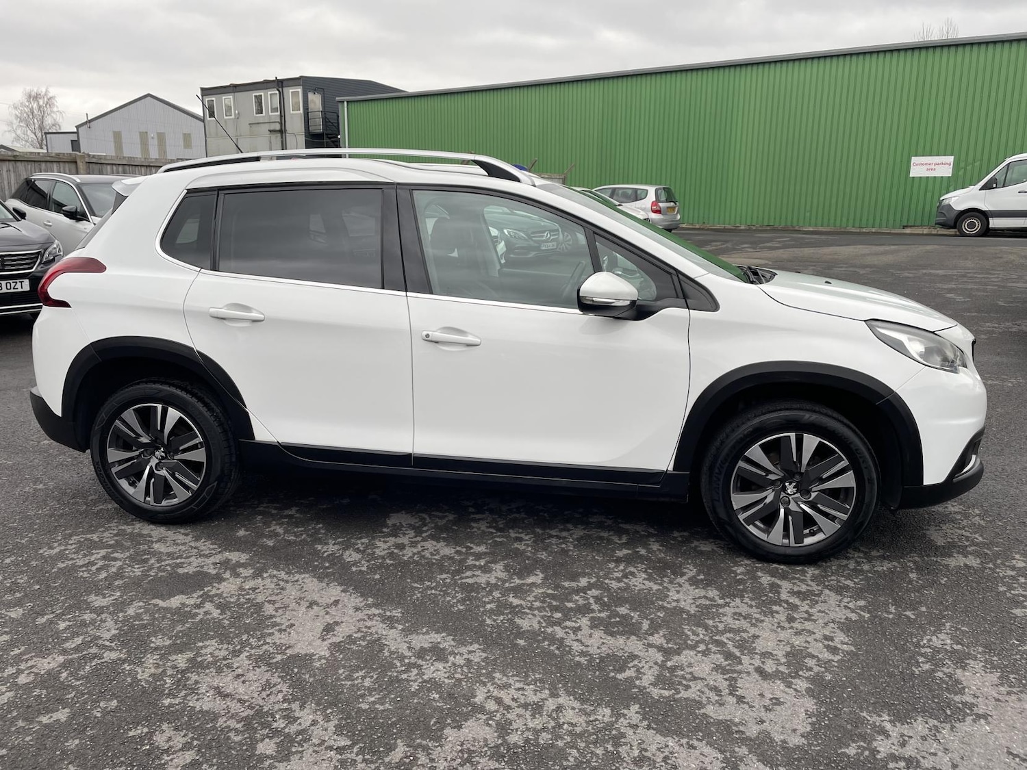 Used Peugeot 2008 2017 for sale - 77613771: Photo 8