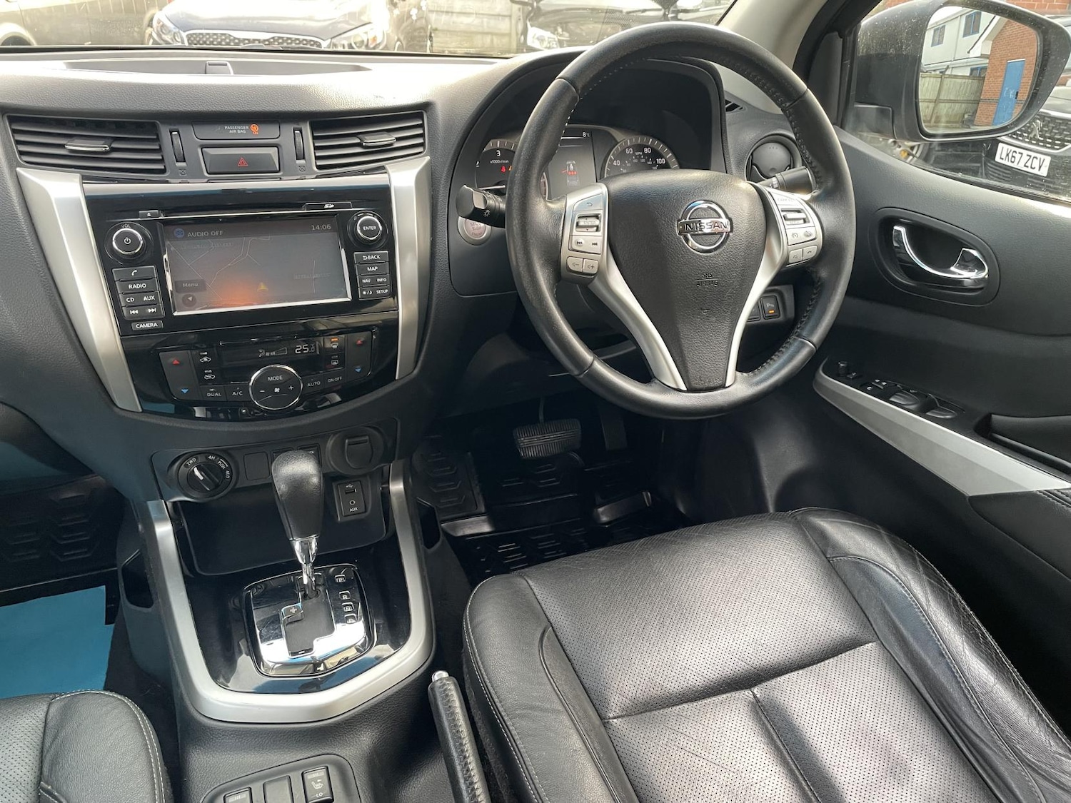 Used Nissan Navara 2017 for sale - 77556935: Photo 2