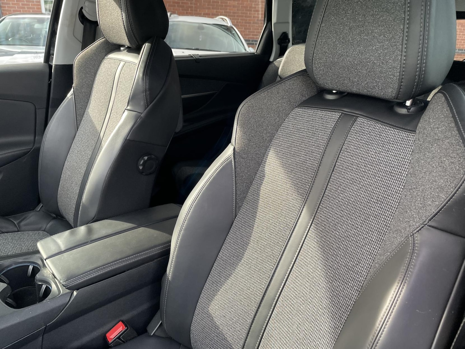 Used Peugeot 5008 2018 for sale - 77564335: Photo 28