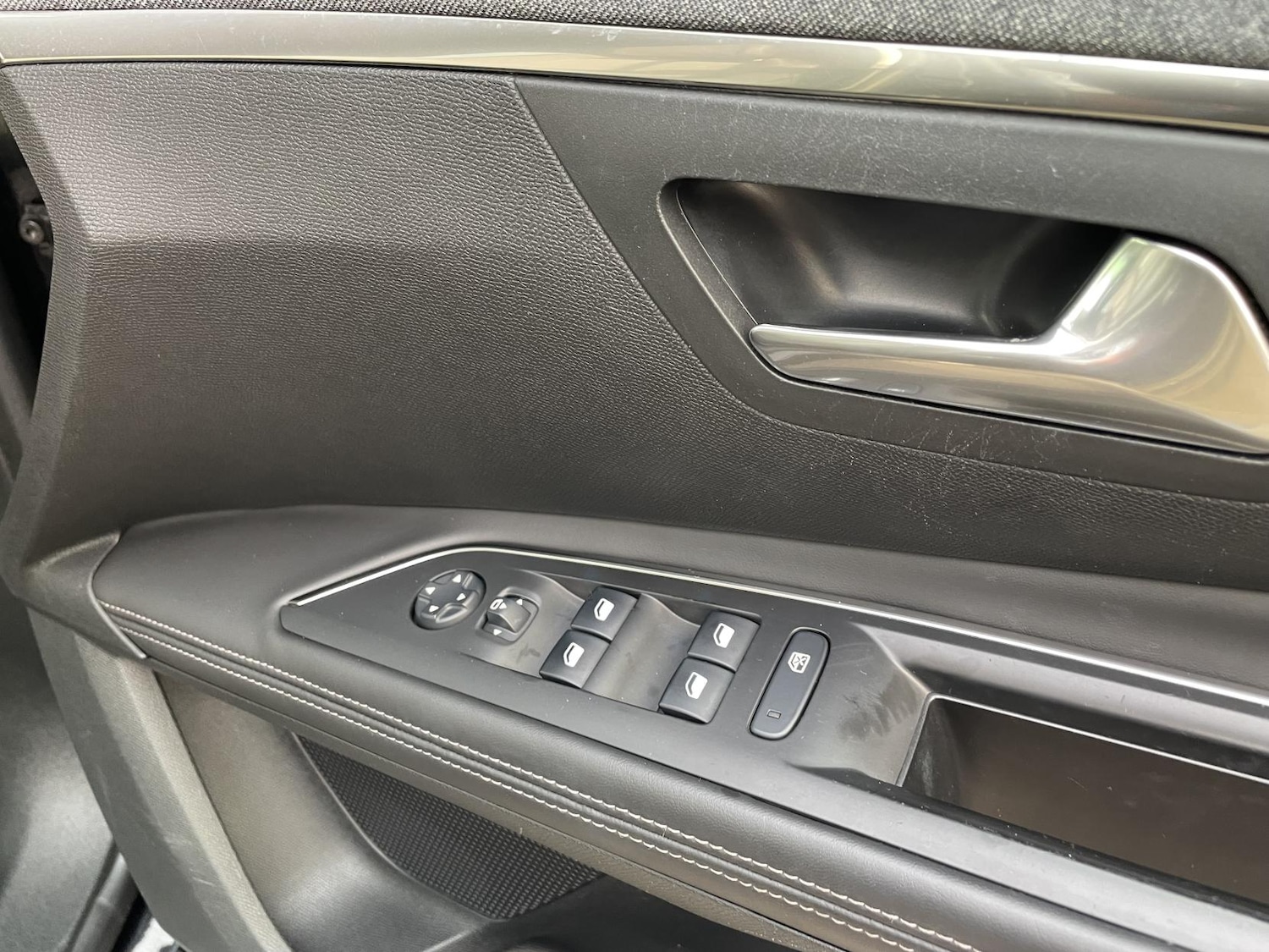 Used Peugeot 5008 2018 for sale - 77564335: Photo 29