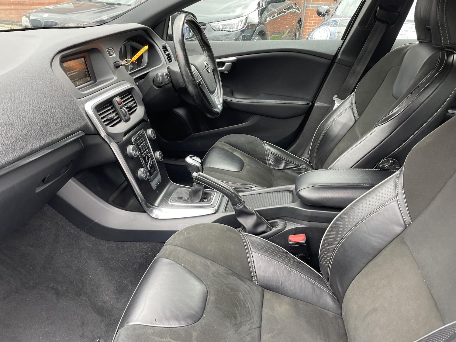 Used Volvo V40 2017 for sale - 77778717: Photo 2