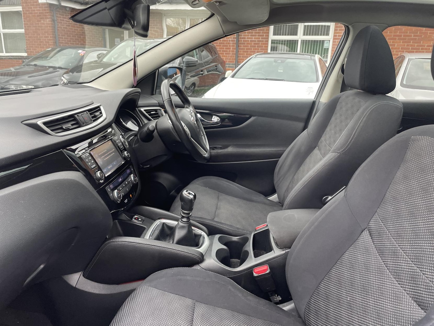 Used Nissan Qashqai 2016 for sale - 77855238: Photo 2