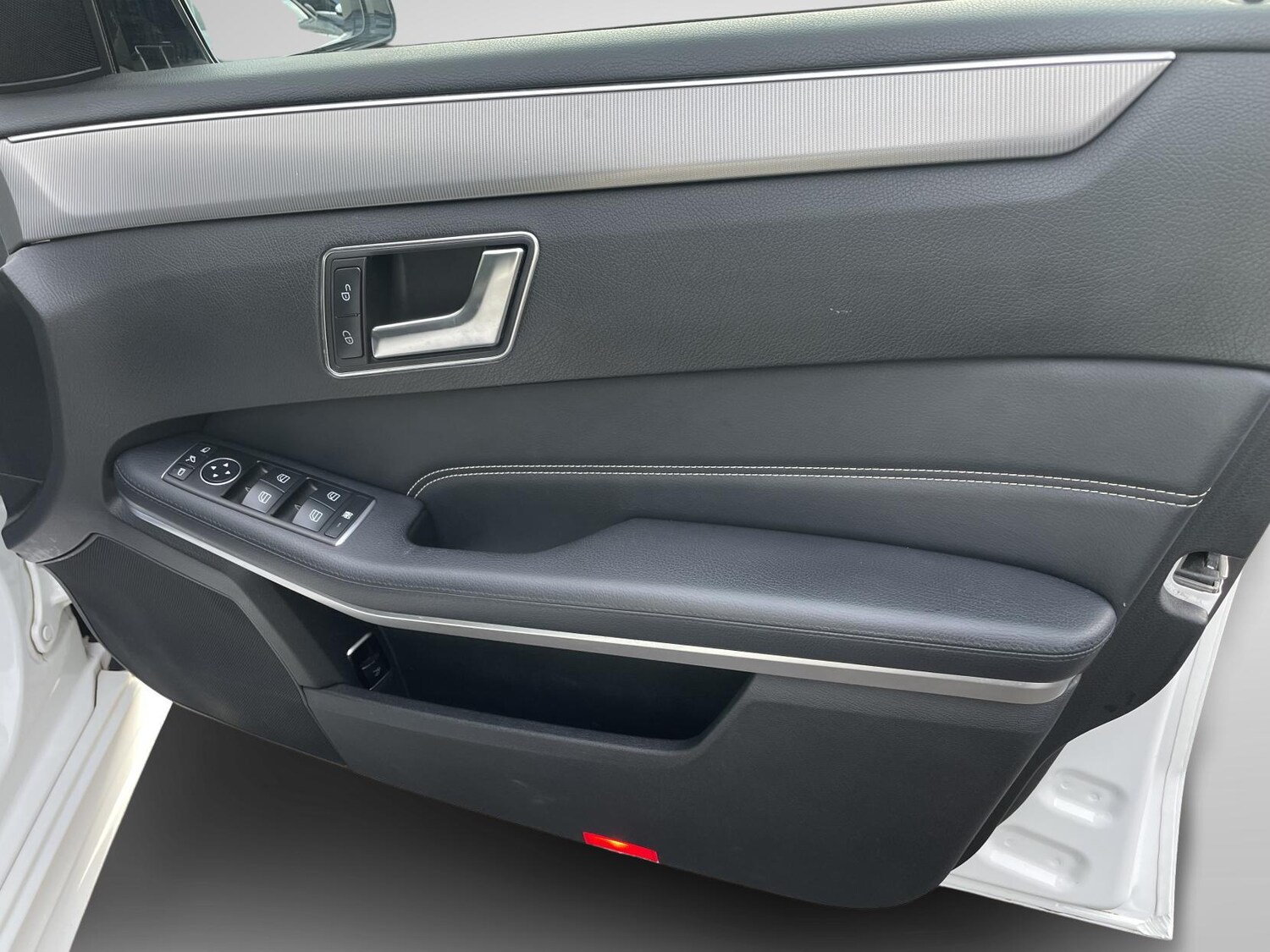 Used Mercedes-Benz E Class 2015 for sale - 77401205: Photo 34