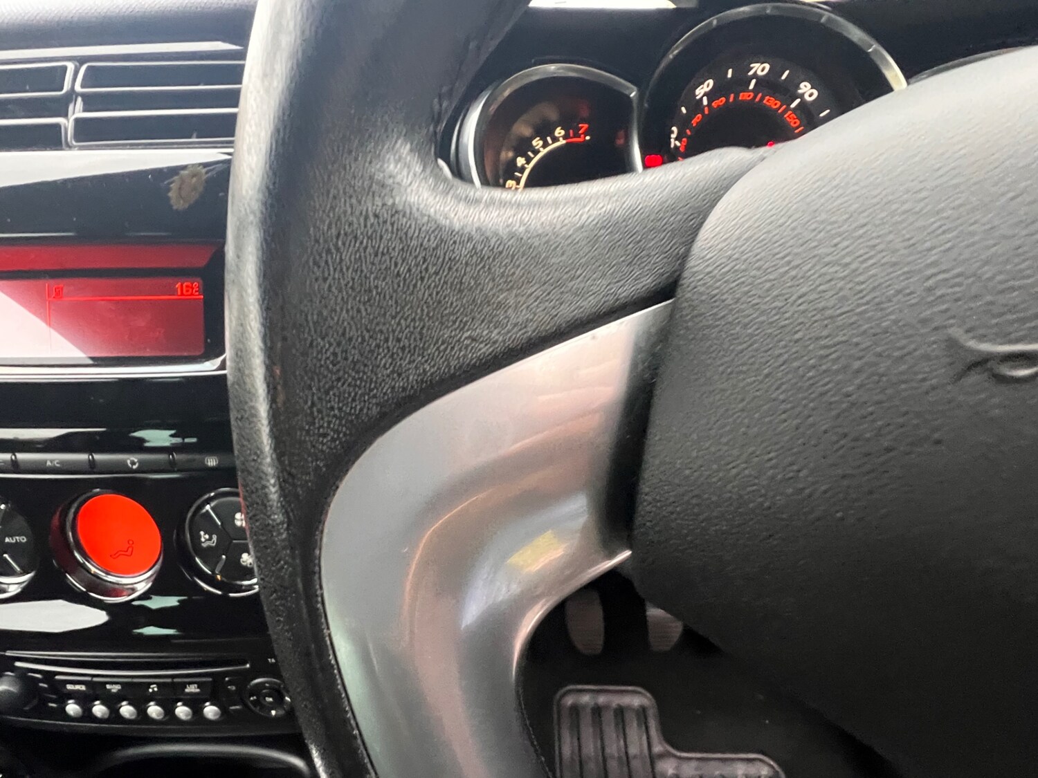 Used Citroen DS3 2014 for sale - 76353688: Photo 19