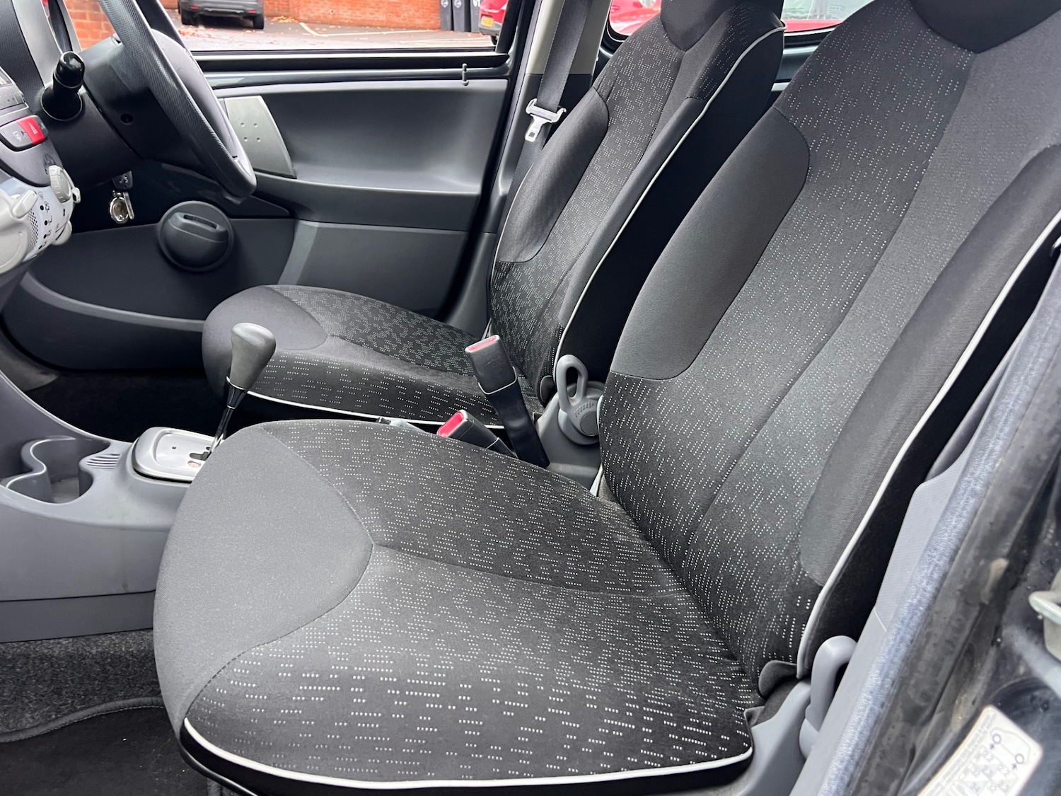 Used Peugeot 107 2010 for sale - 76330269: Photo 11