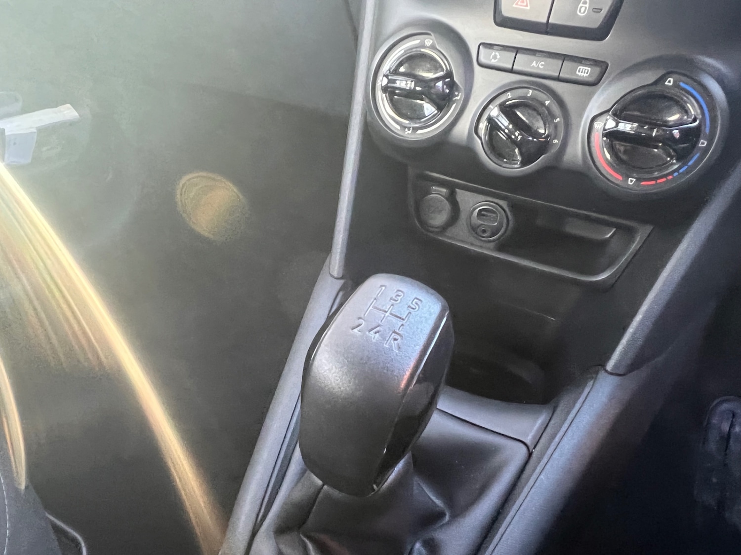 Used Peugeot 208 2013 for sale - 77166166: Photo 29