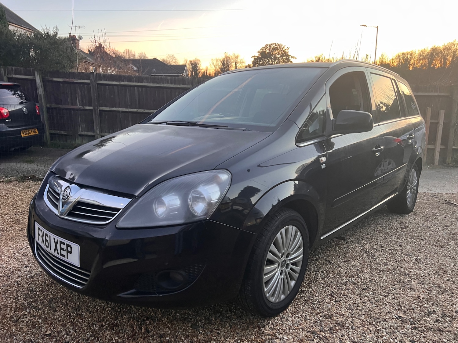 Used Vauxhall Zafira 2011 for sale - 77052147: Photo 2