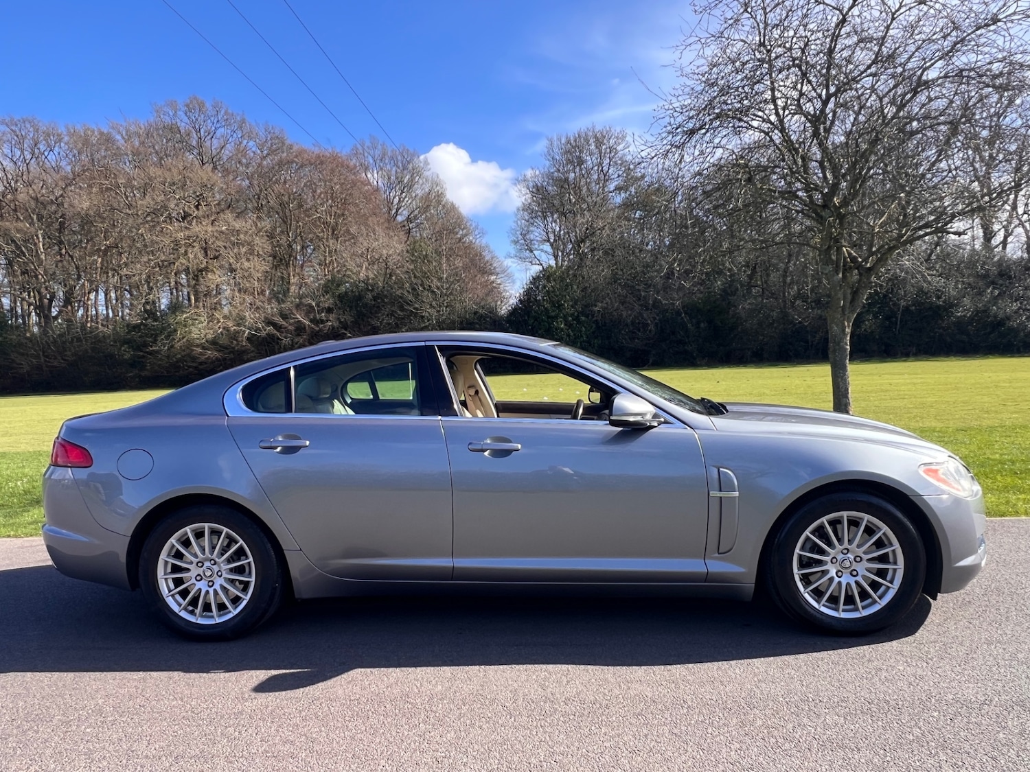 Used Jaguar XF 2010 for sale - 77906169: Photo 2