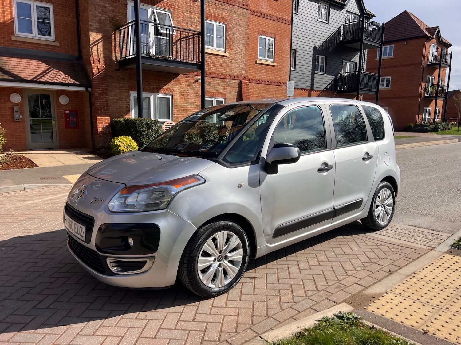 Used Citroen C3 Picasso 2010 for sale - 77845083: Photo 3