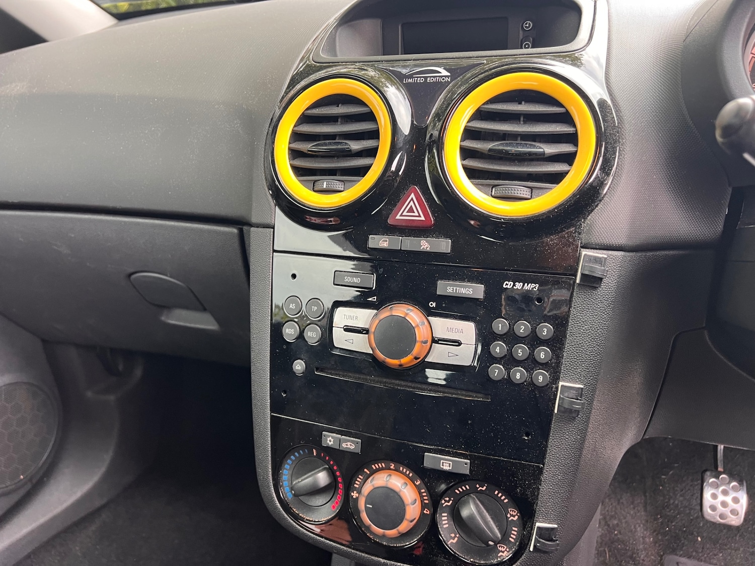 Used Vauxhall Corsa 2014 for sale - 76038570: Photo 24