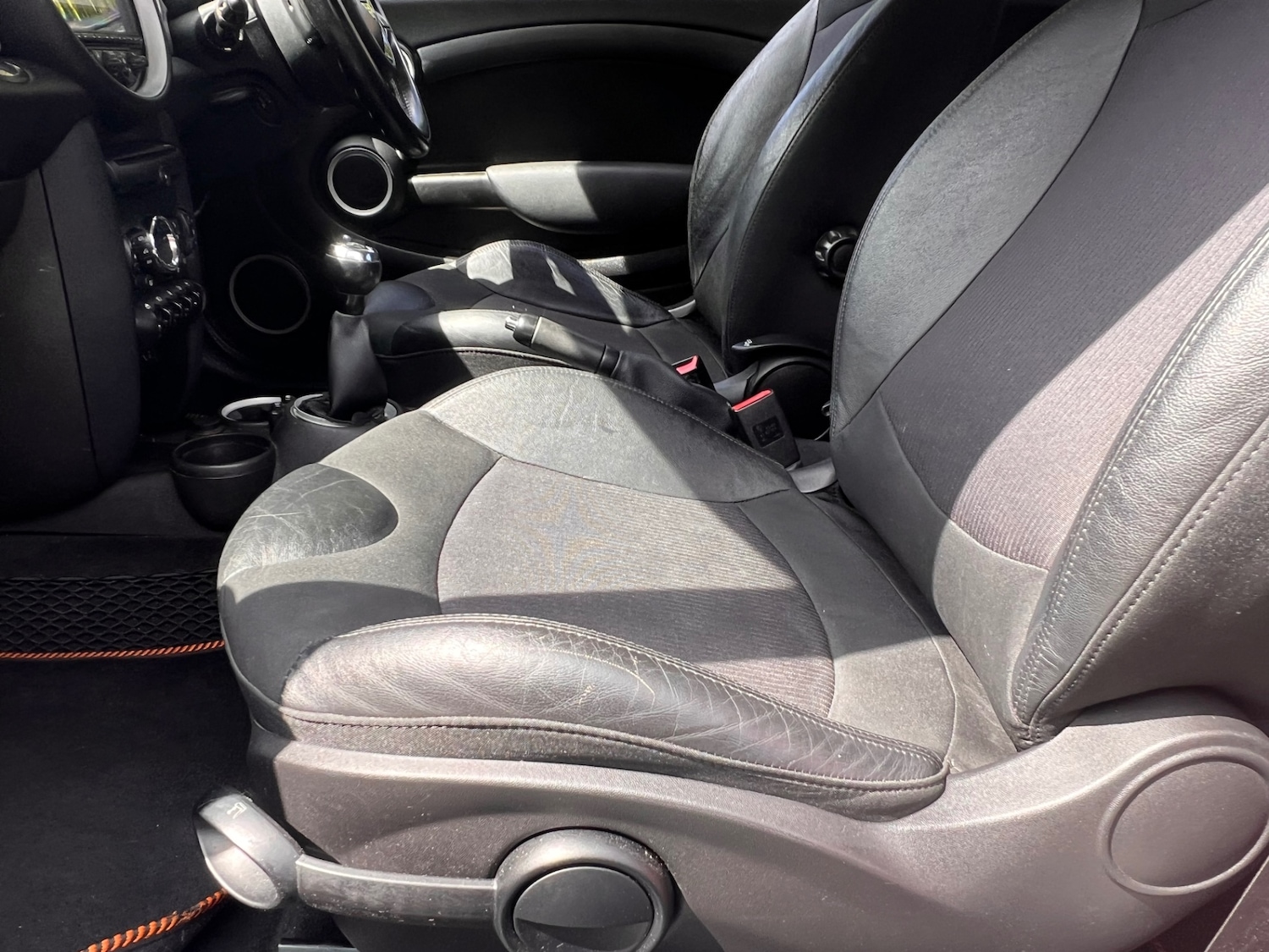 MINI Hatch 2011 (11) - 1.6 Cooper D 3dr - Image 15