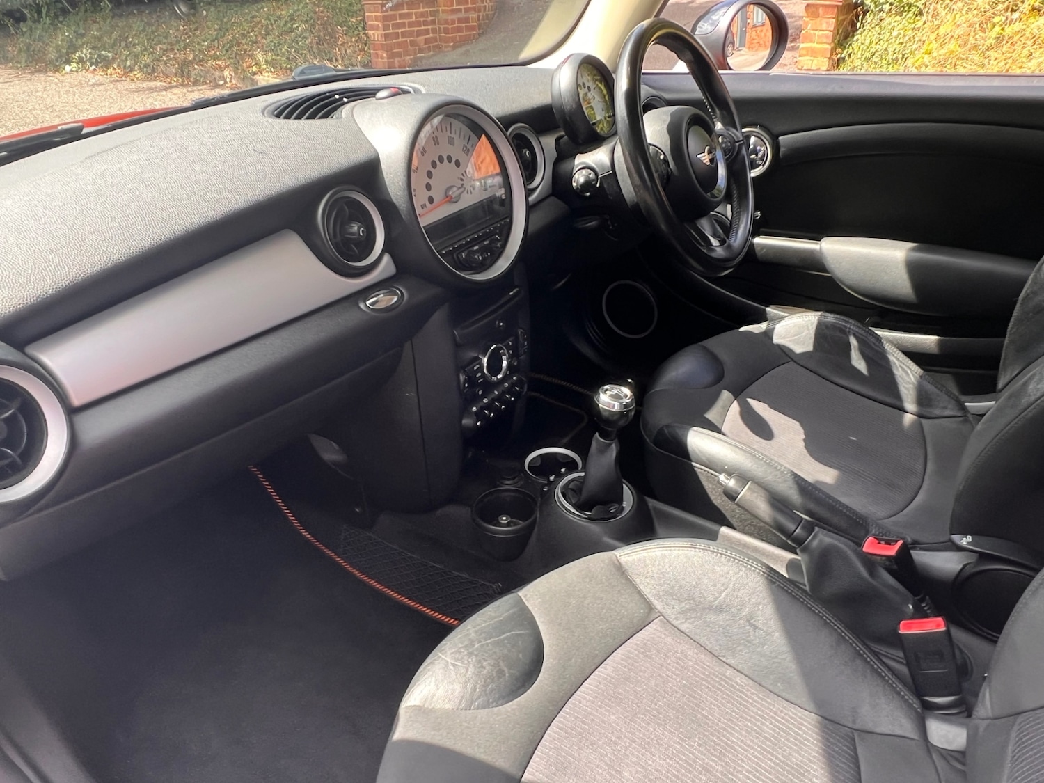 MINI Hatch 2011 (11) - 1.6 Cooper D 3dr - Image 17