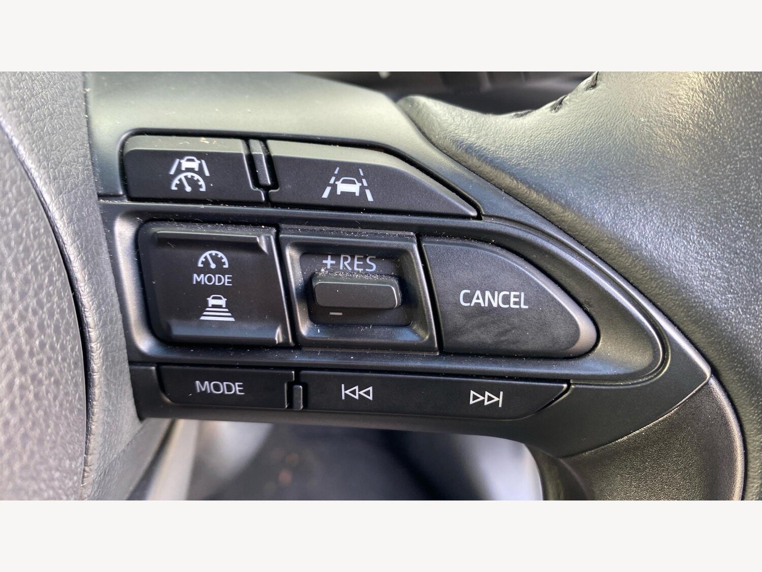 Used Toyota Yaris 2024 for sale - 76389387: Photo 31