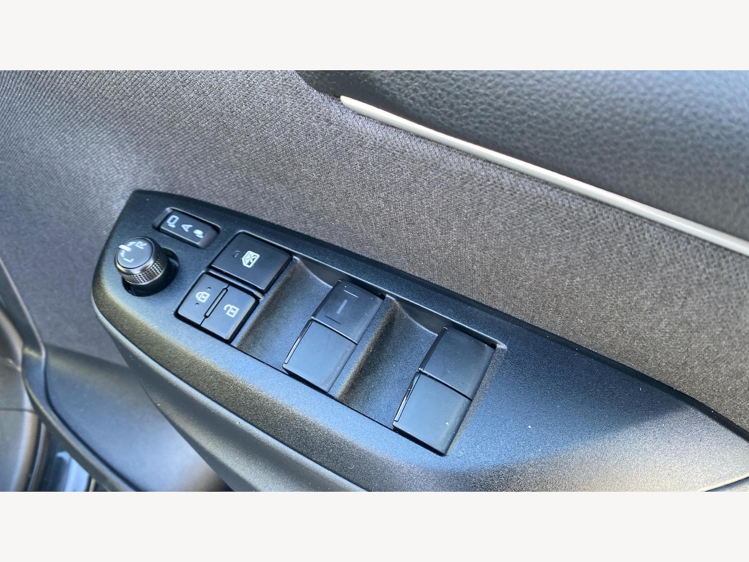 Used Toyota Yaris 2024 for sale - 76389387: Photo 32