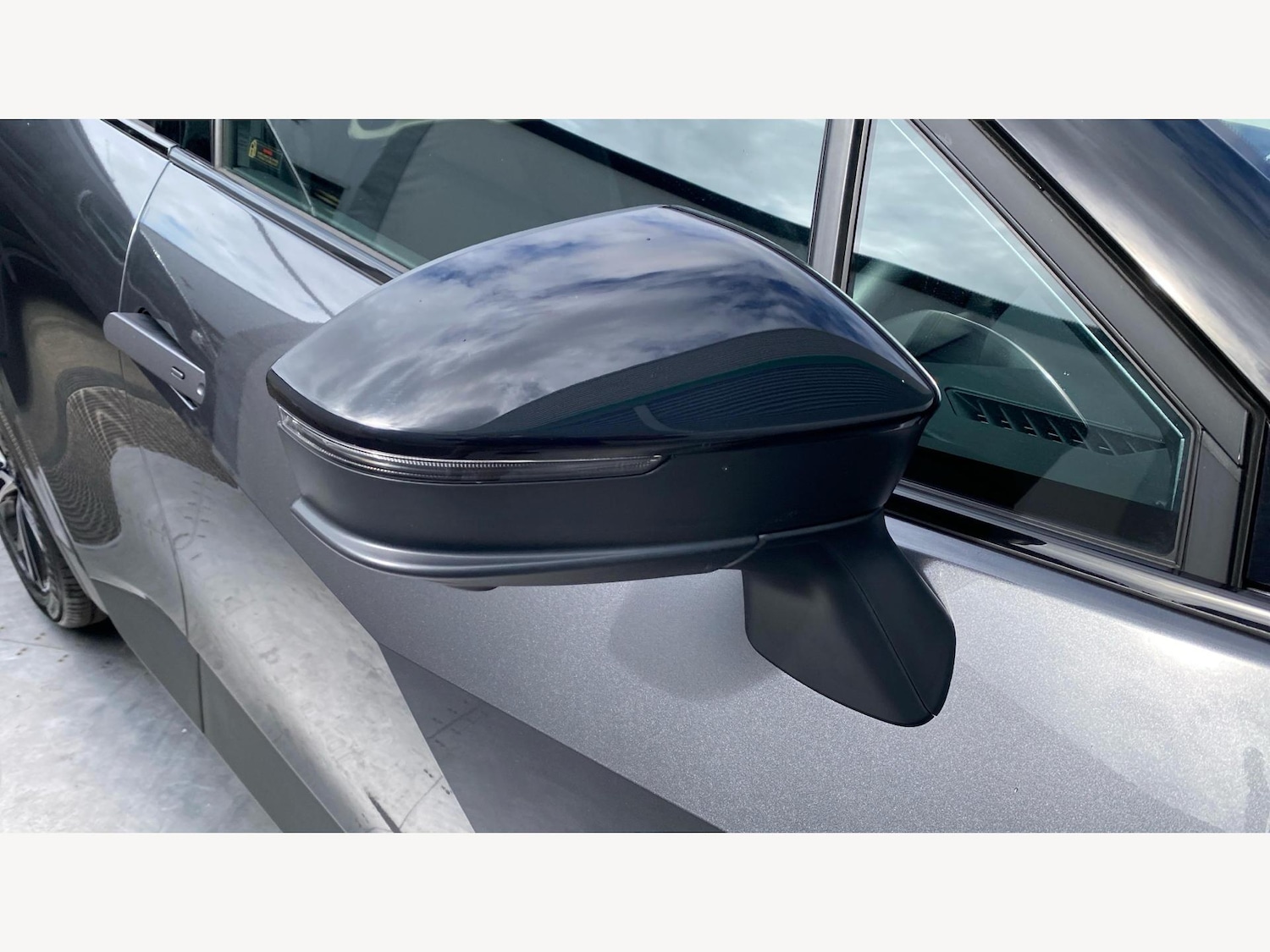 Used Toyota C-HR 2025 for sale - 76084052: Photo 35