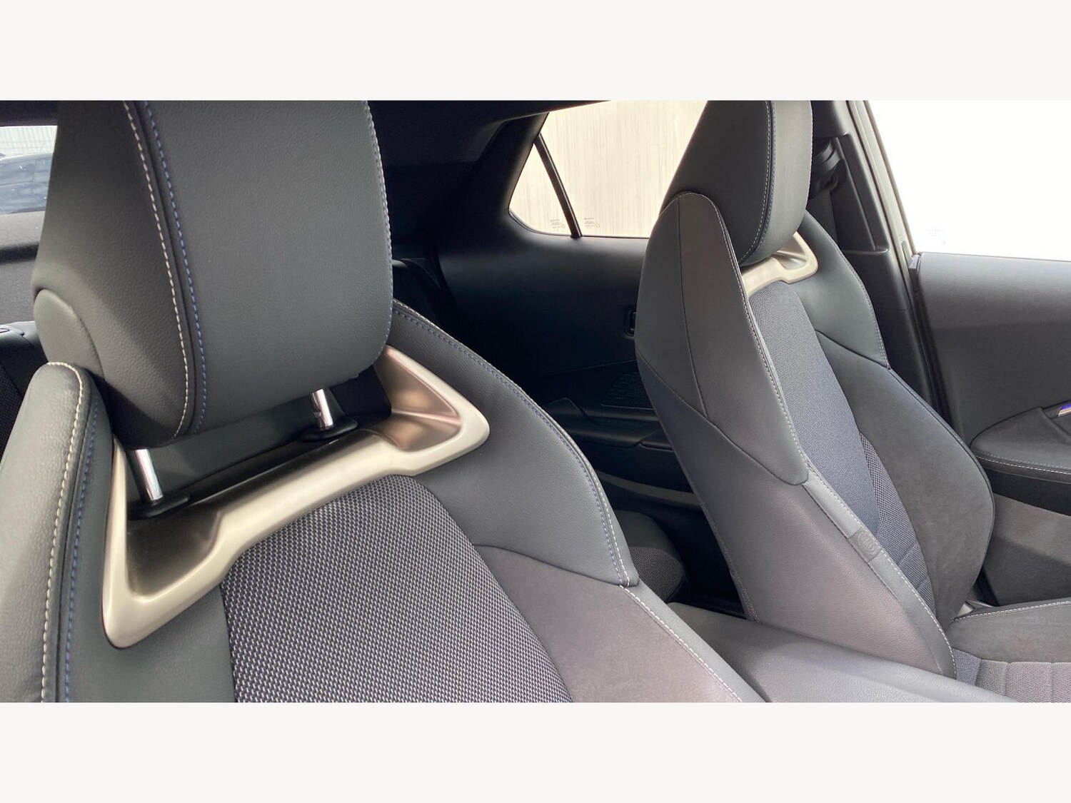 Used Toyota C-HR 2025 for sale - 76084052: Photo 37