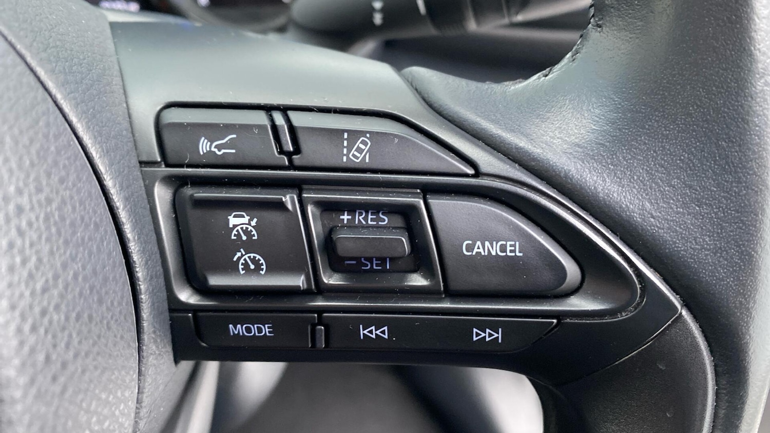 Used Toyota Yaris 2022 for sale - 77305765: Photo 32