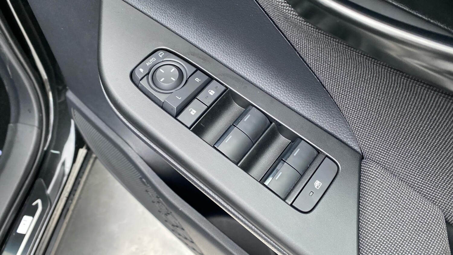 Used Toyota C-HR 2025 for sale - 77238431: Photo 33