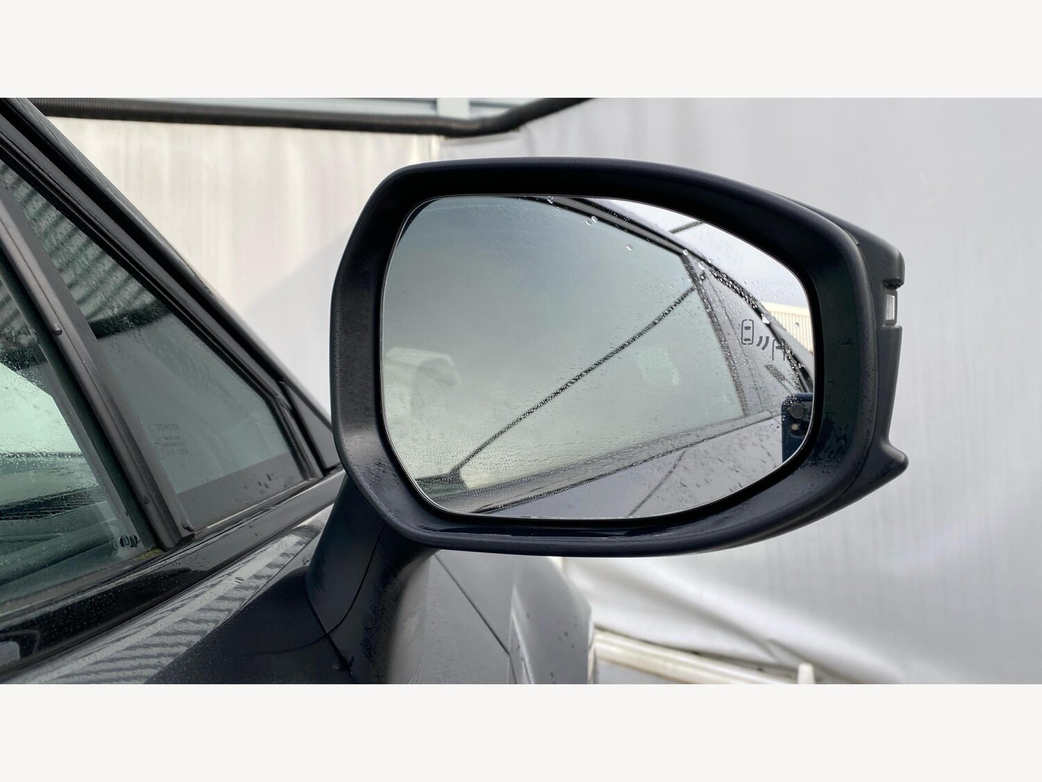 Used Toyota C-HR 2024 for sale - 77478500: Photo 31