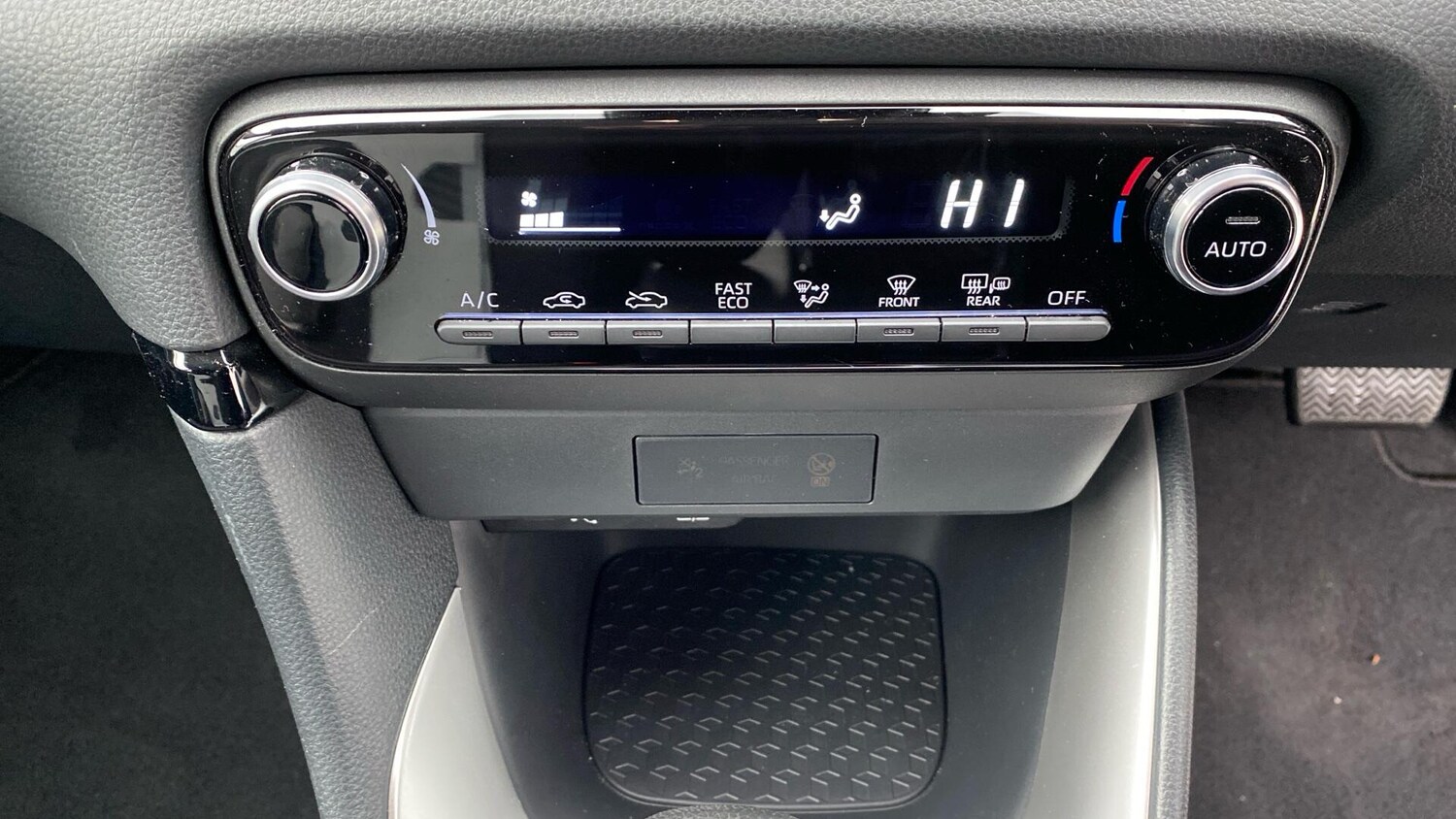 Used Toyota Yaris 2024 for sale - 76457750: Photo 40