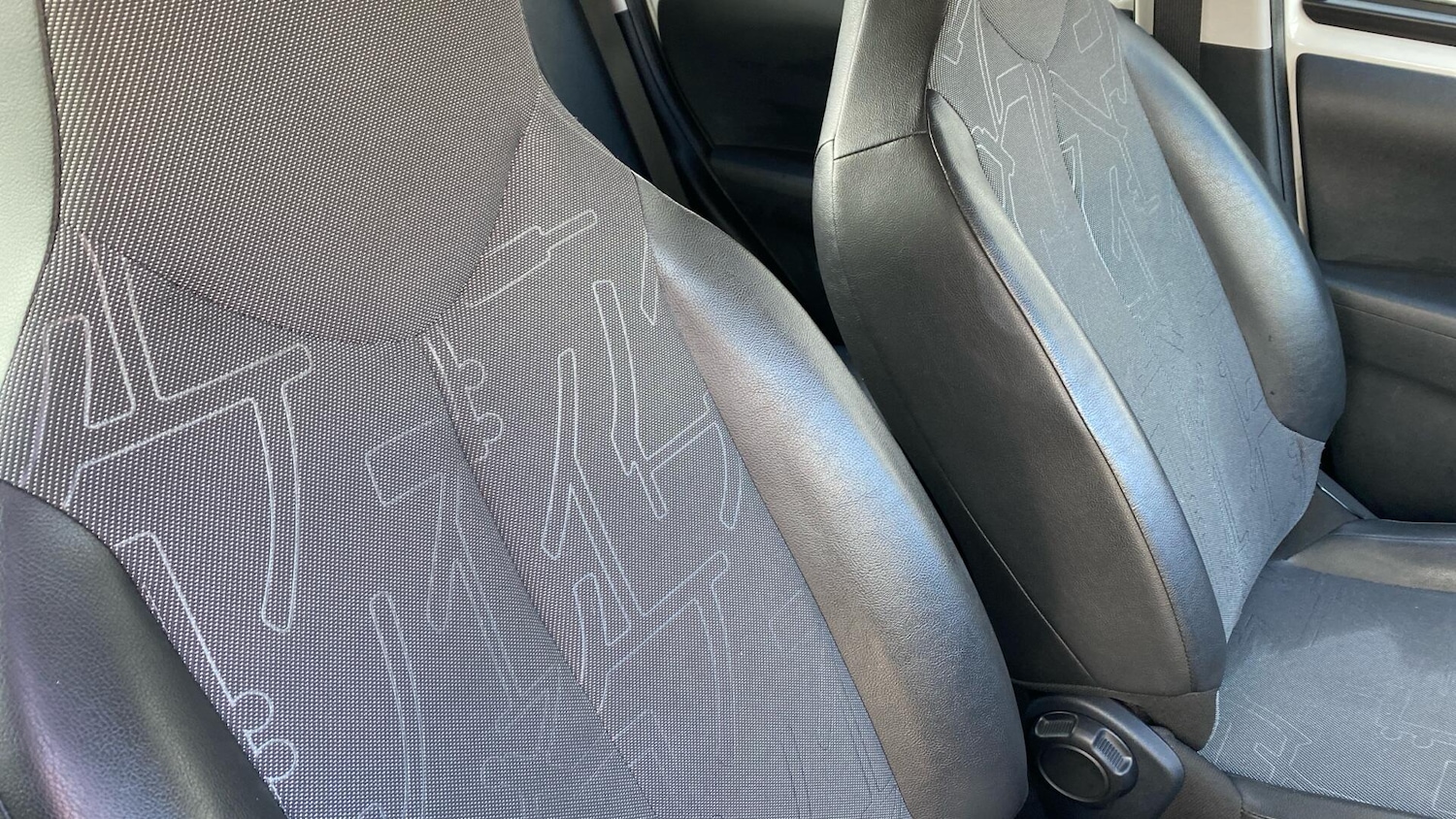 Used Toyota AYGO for sale - 77925752: Photo 34