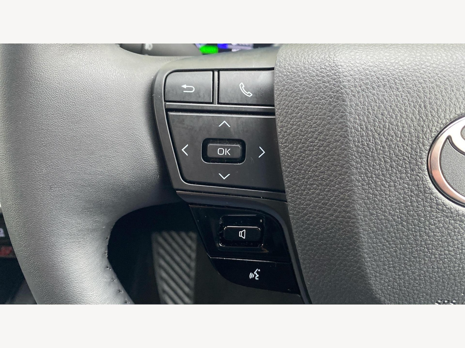 Used Toyota C-HR 2024 for sale - 76765601: Photo 32