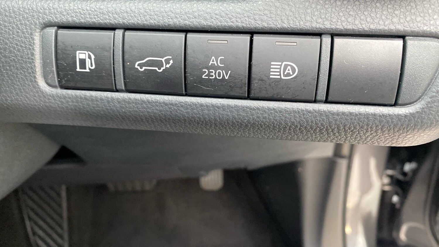 Used Toyota C-HR 2024 for sale - 76765601: Photo 42