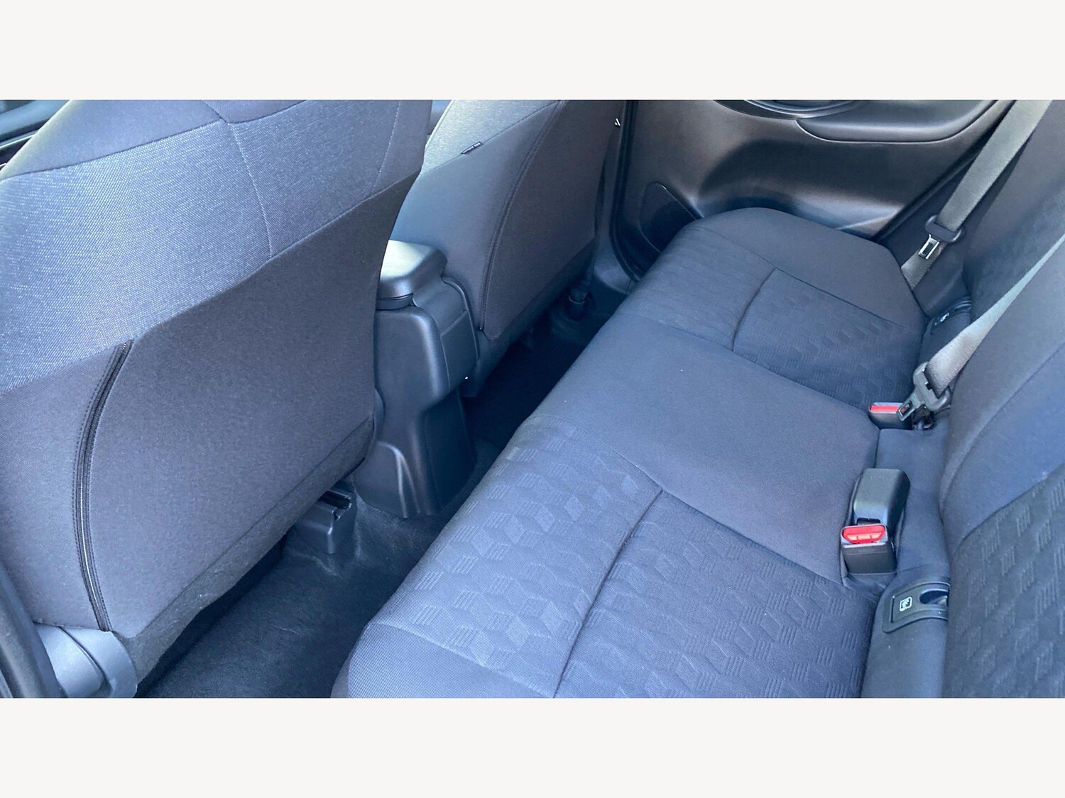 Used Toyota Yaris 2024 for sale - 77993327: Photo 15