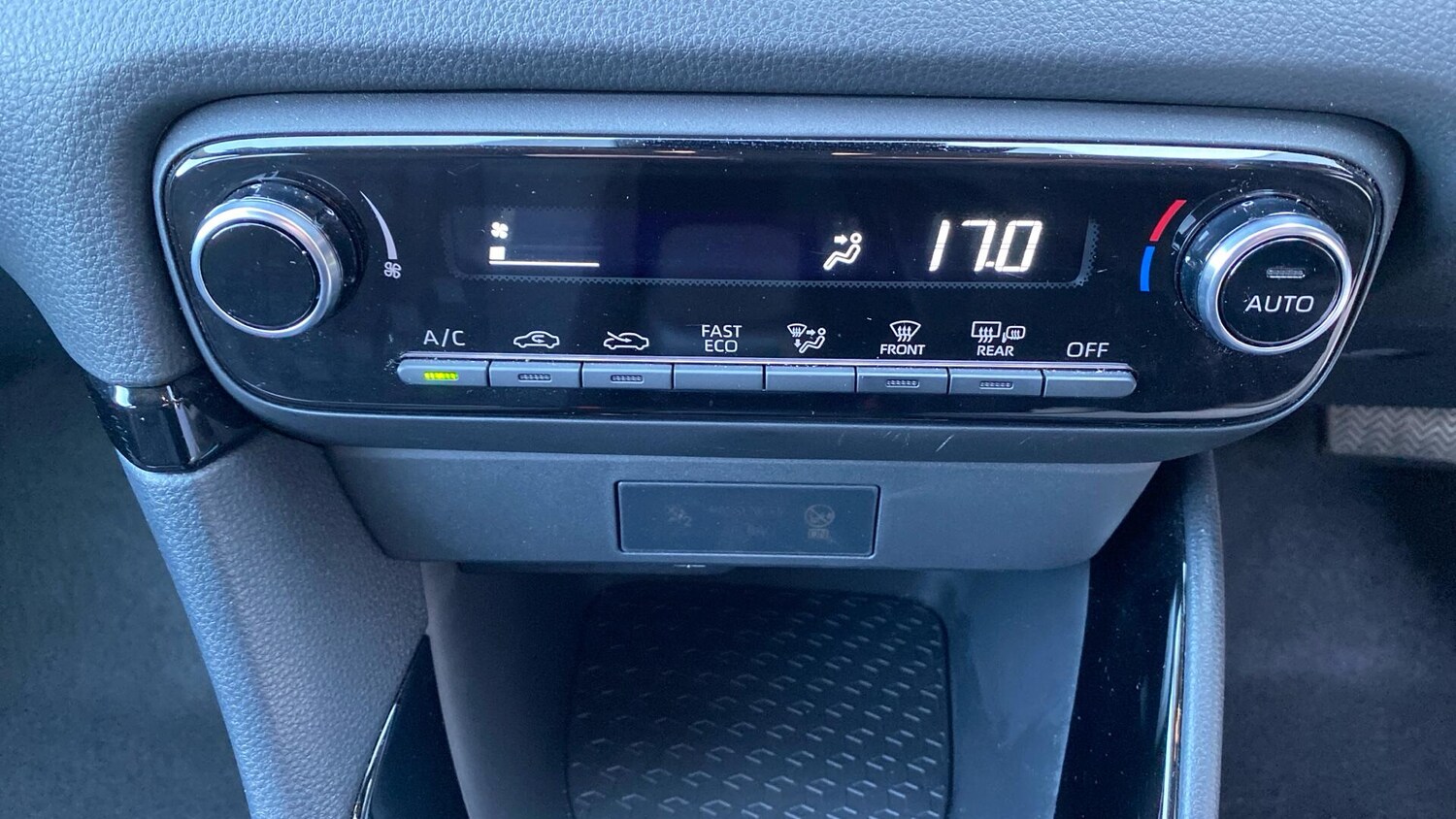 Used Toyota Yaris 2024 for sale - 77993327: Photo 41