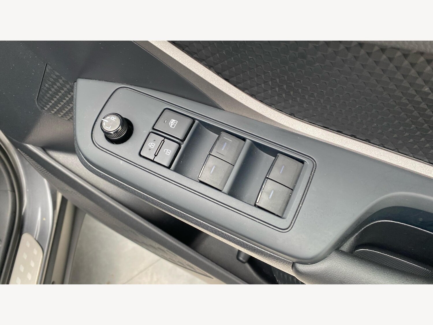 Used Toyota C-HR 2022 for sale - 76296141: Photo 34