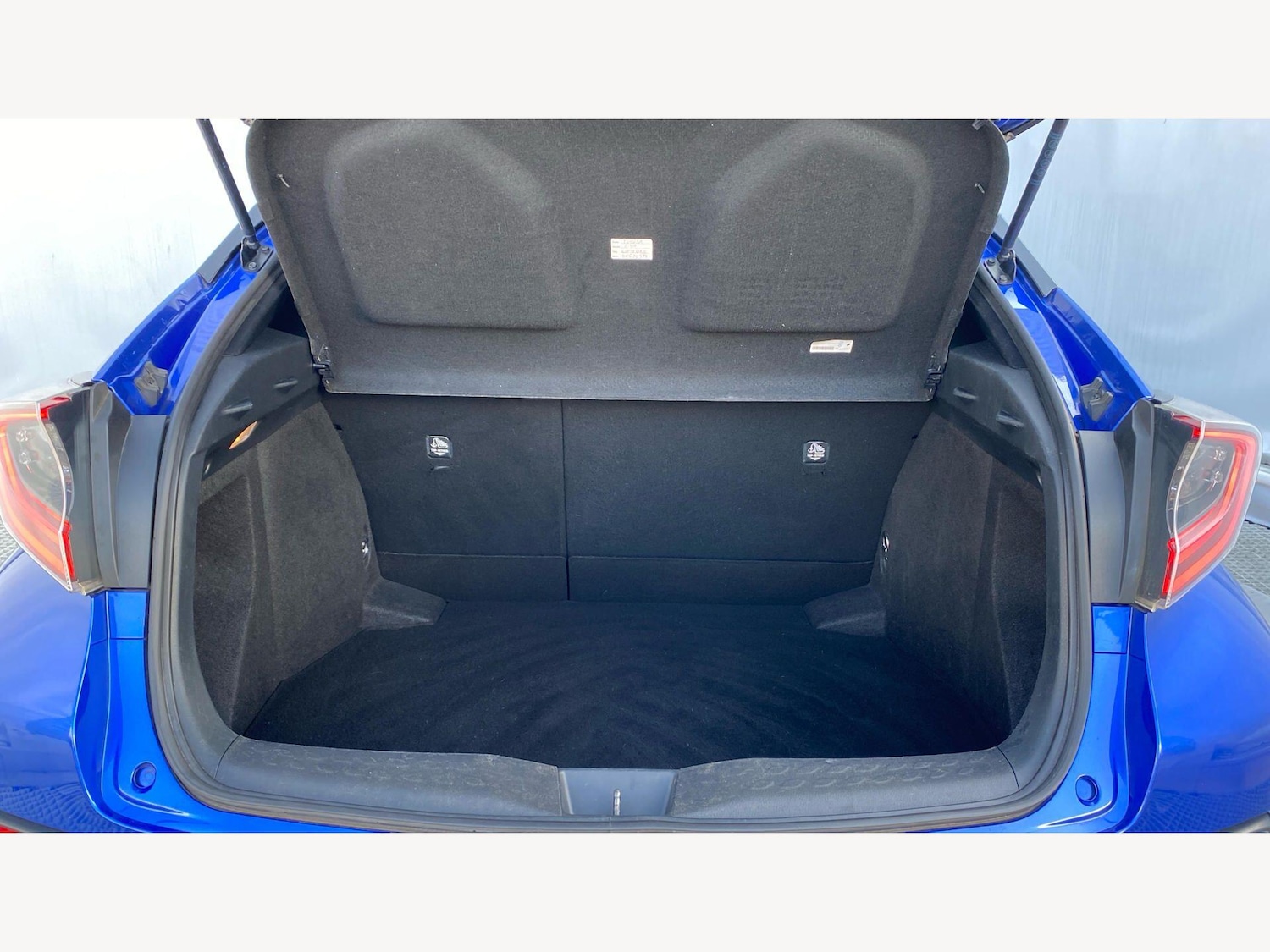 Used Toyota C-HR 2018 for sale - 78204125: Photo 15