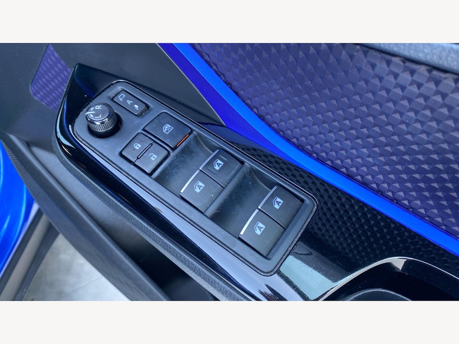 Used Toyota C-HR 2018 for sale - 78204125: Photo 31