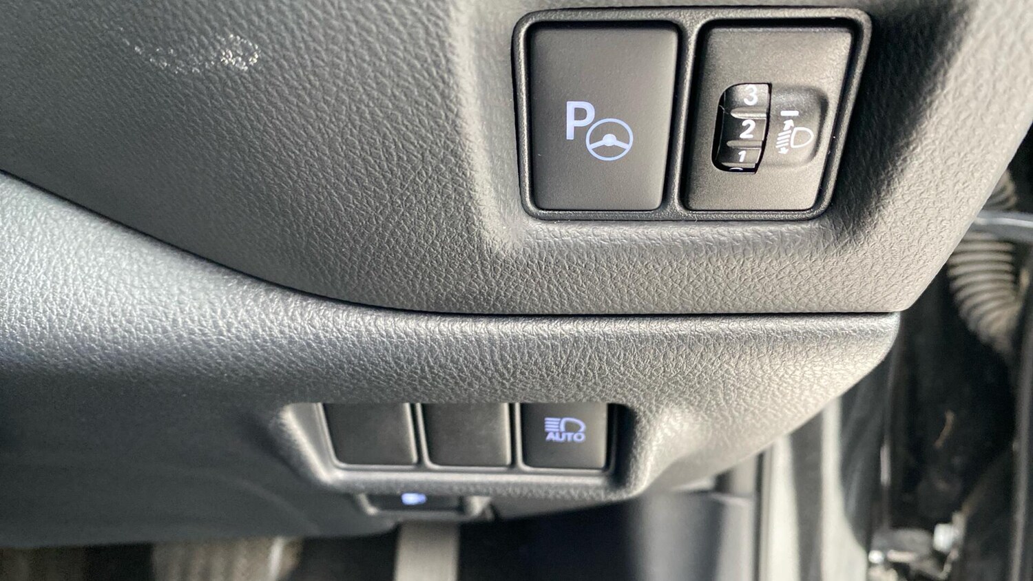 Used Toyota C-HR 2023 for sale - 76521526: Photo 40