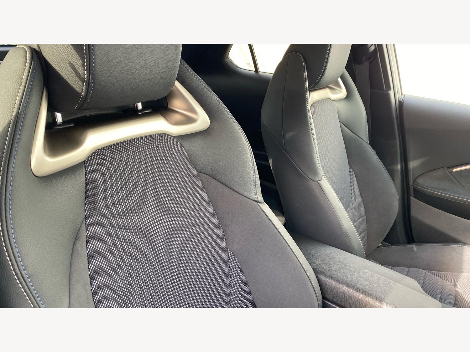 Used Toyota C-HR 2025 for sale - 77684067: Photo 41