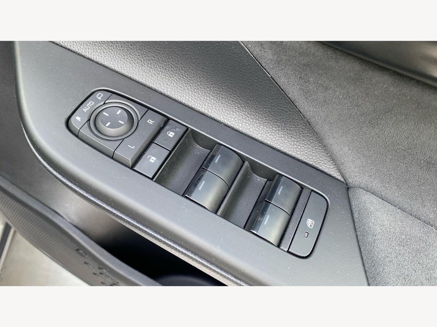 Used Toyota C-HR 2025 for sale - 77684067: Photo 45