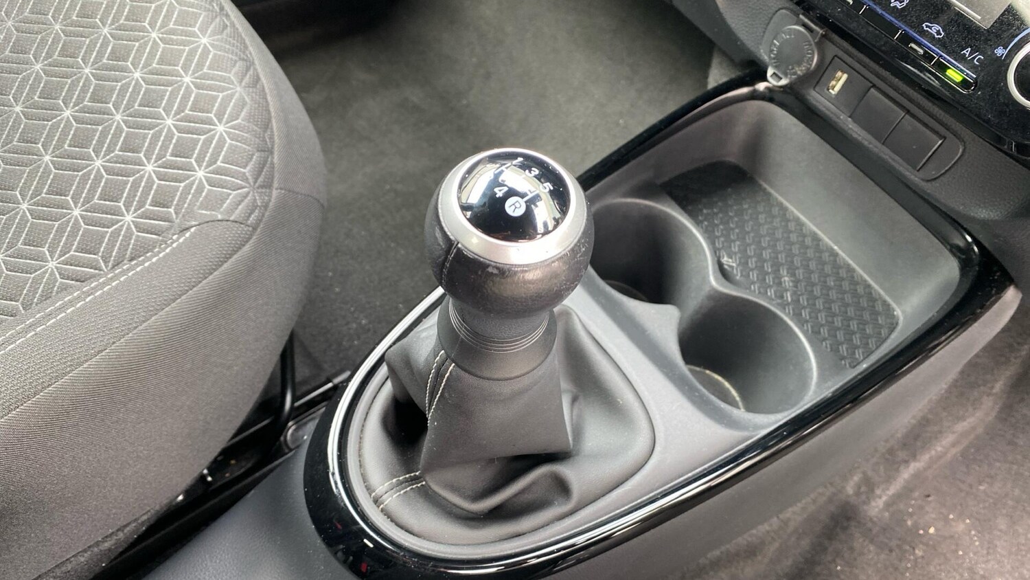 Used Toyota Aygo X 2023 for sale - 75477941: Photo 37