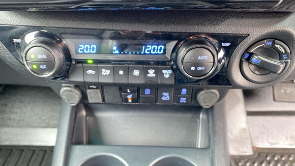 Used Toyota Hilux 2023 for sale - 75623897: Photo 44