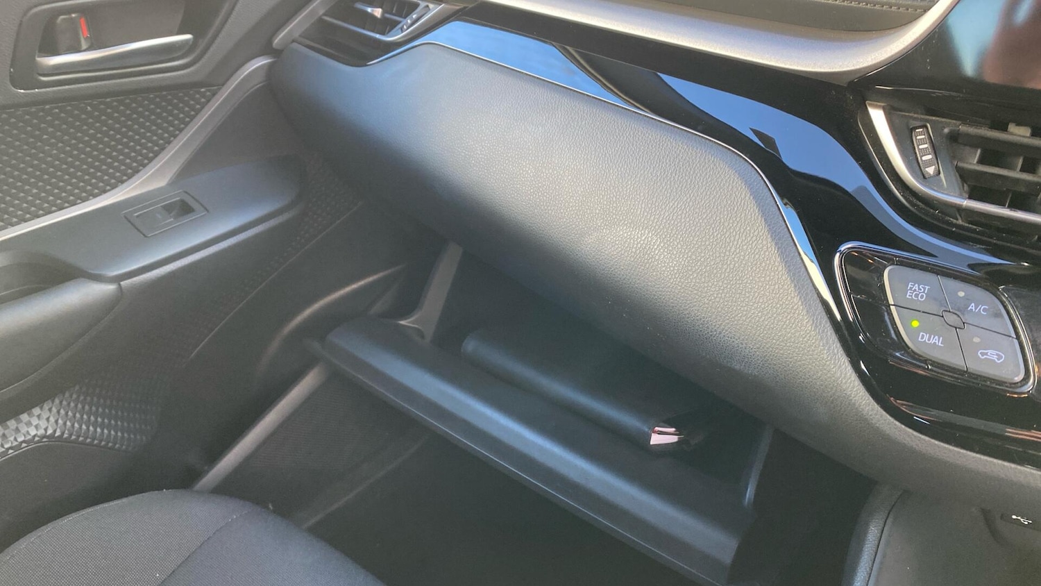 Used Toyota C-HR 2022 for sale - 76613251: Photo 42