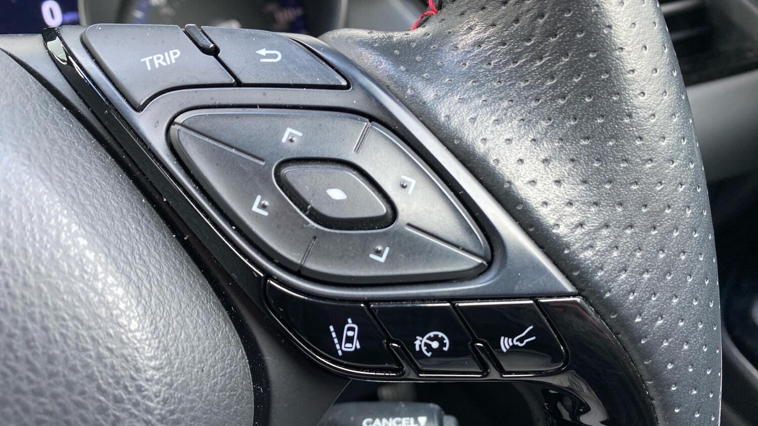 Used Toyota C-HR 2023 for sale - 77683784: Photo 32