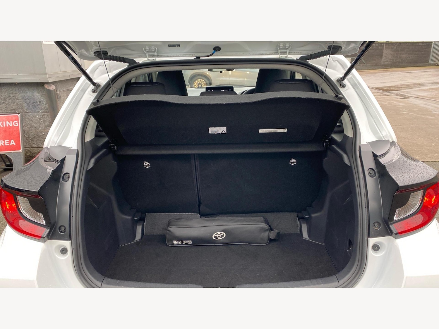 Used Toyota Yaris 2023 for sale - 77425328: Photo 16