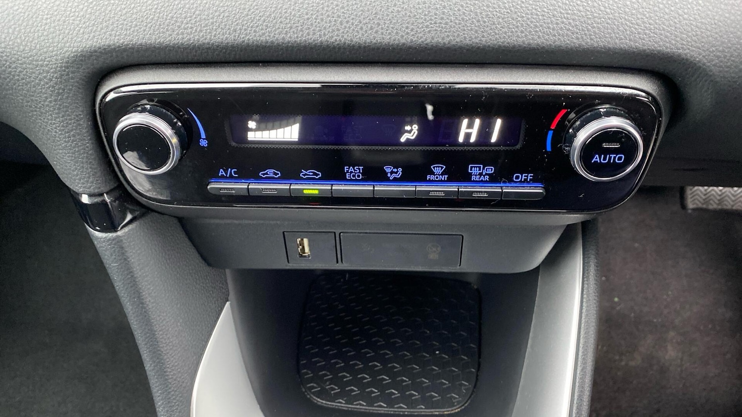 Used Toyota Yaris 2023 for sale - 77425328: Photo 41