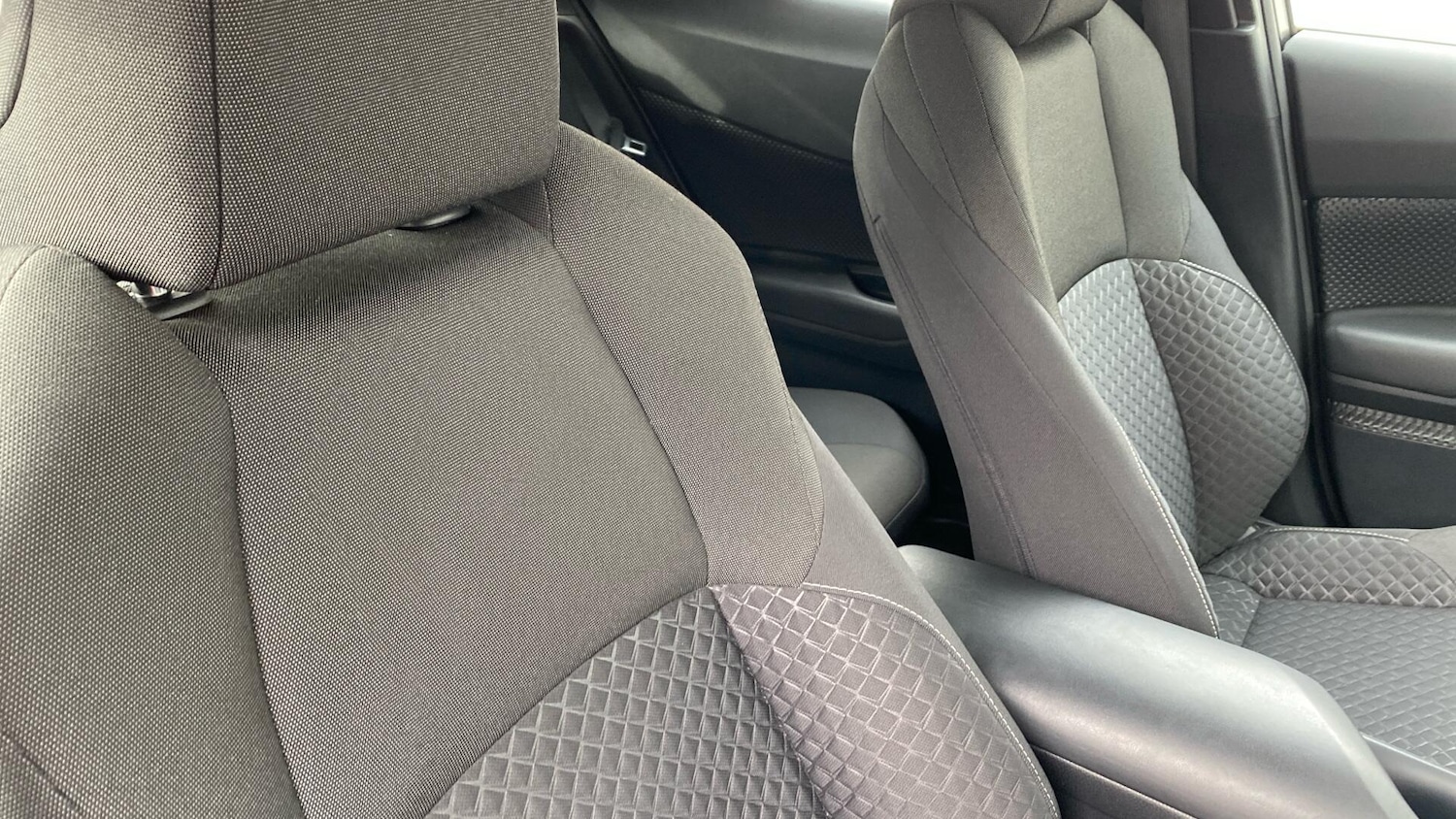 Used Toyota C-HR 2023 for sale - 77637361: Photo 35