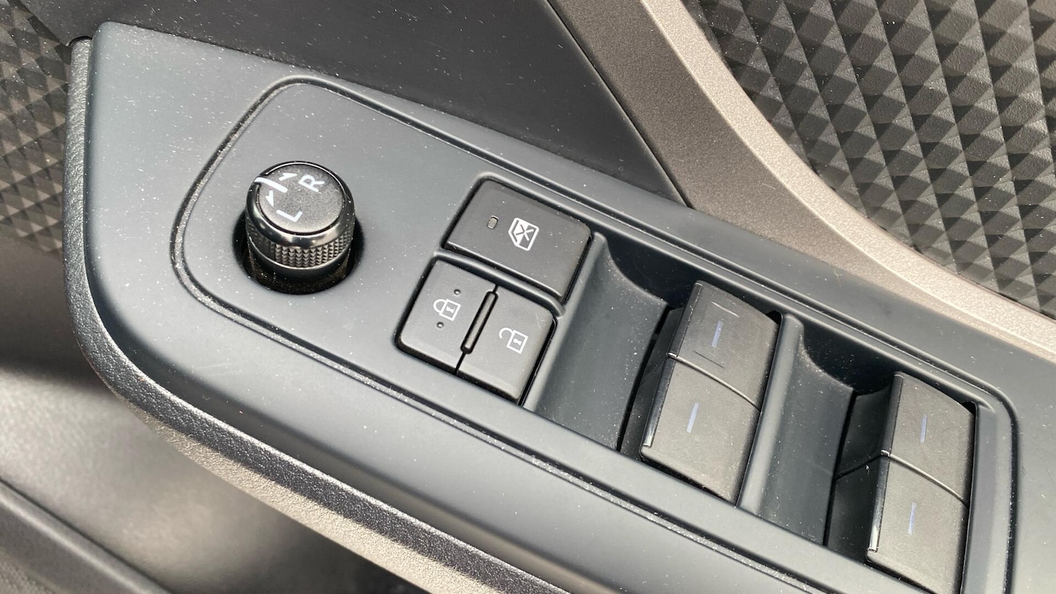 Used Toyota C-HR 2023 for sale - 77637361: Photo 40