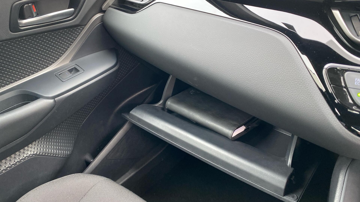 Used Toyota C-HR 2023 for sale - 77637361: Photo 45