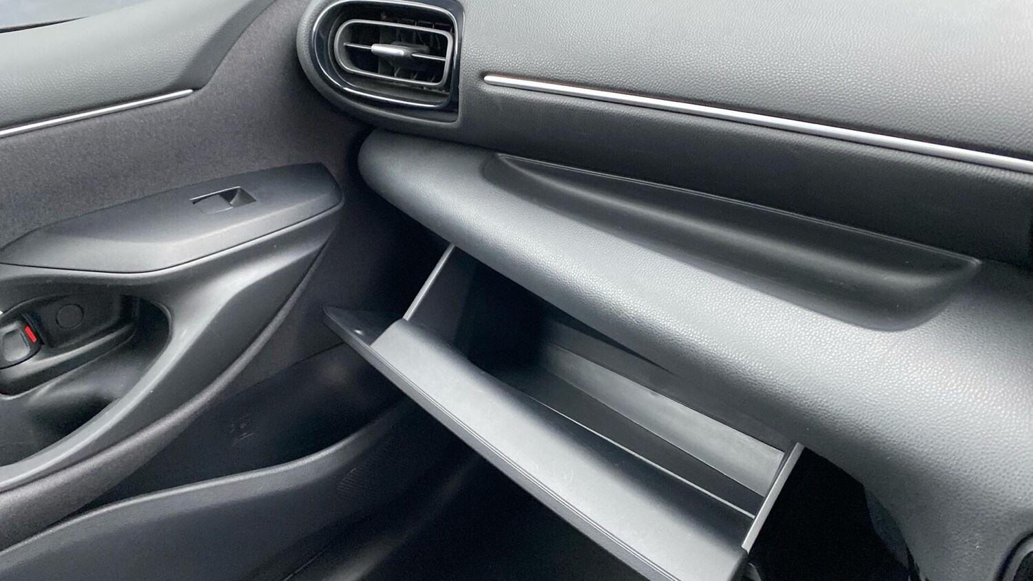 Used Toyota Yaris 2022 for sale - 77254695: Photo 42