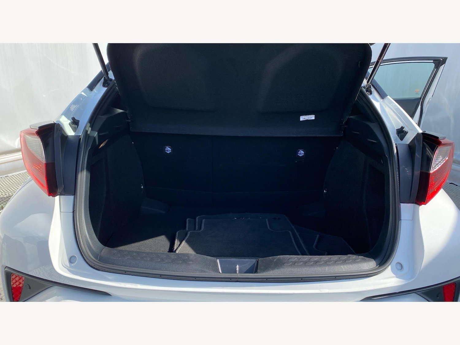 Used Toyota C-HR 2023 for sale - 78156909: Photo 15