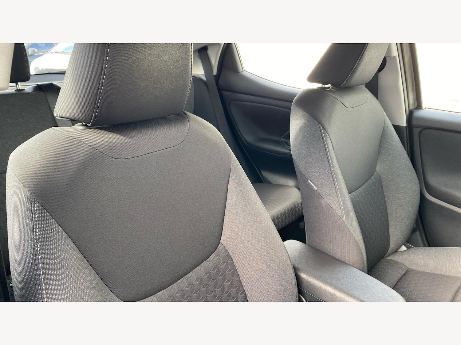 Used Toyota Yaris 2022 for sale - 76360234: Photo 34