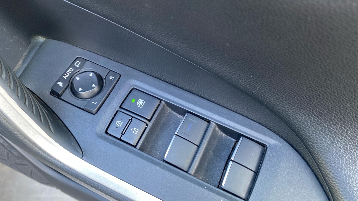 Used Toyota RAV4 2019 for sale - 77081526: Photo 32